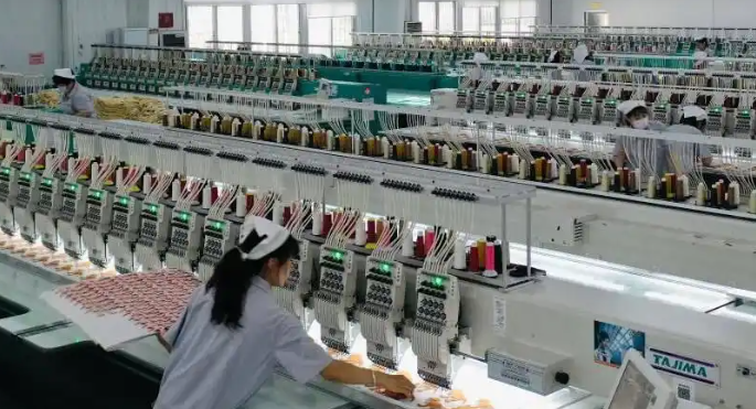 閃電評論丨“紡”出產業新經緯，“織”出經濟新畫卷